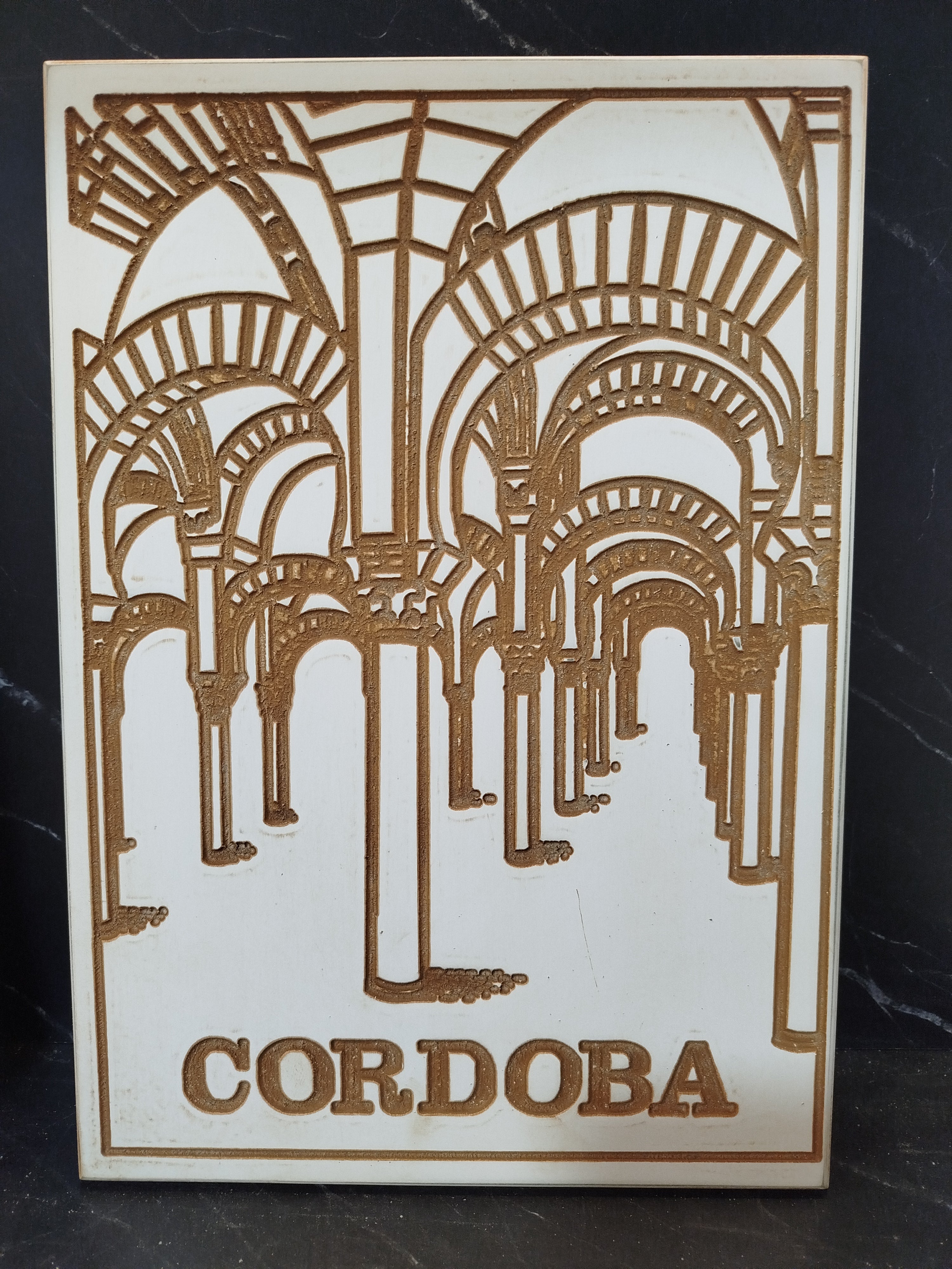 Córdoba Eterna: Un Bosque de Arcos Grabado en Madera