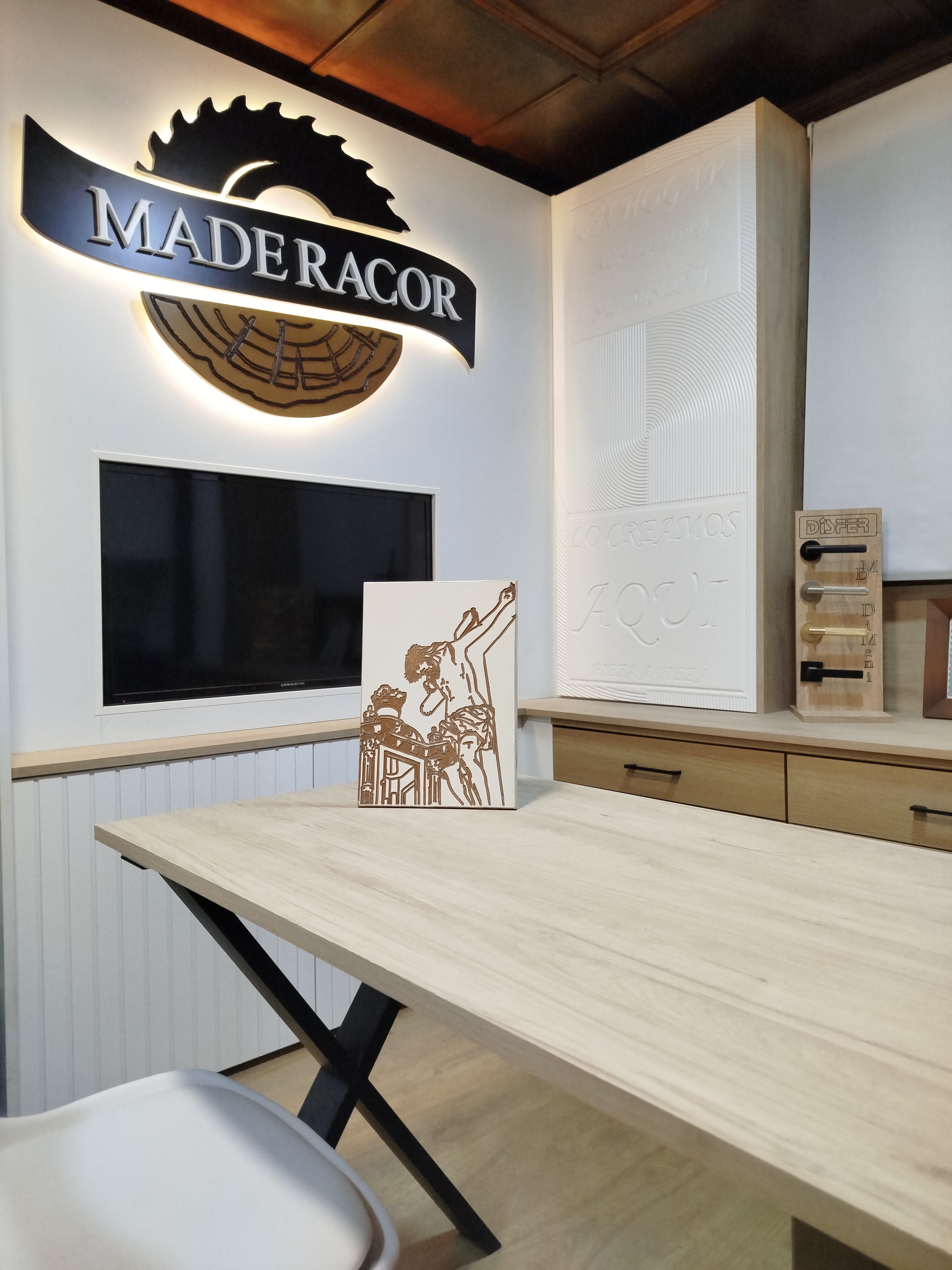 Cuadro Artesanal Cristo de la Vera Cruz de Setenil – "Los Blancos"