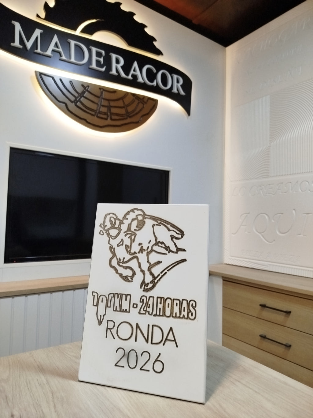 Placa Conmemorativa 101 KM Ronda grabado en Madera