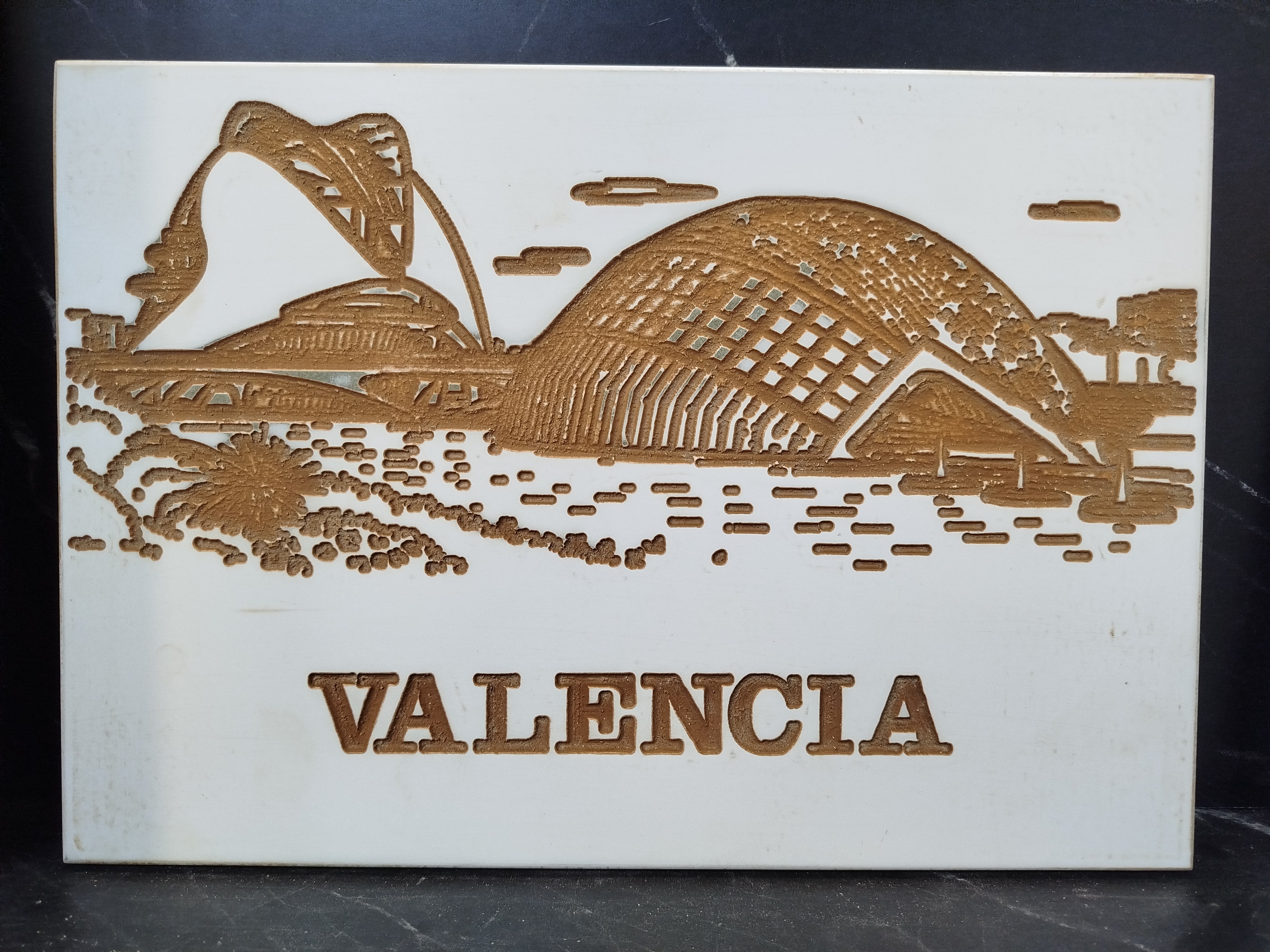 Valencia Vanguardista: La Ciudad de las Artes Grabada en Madera